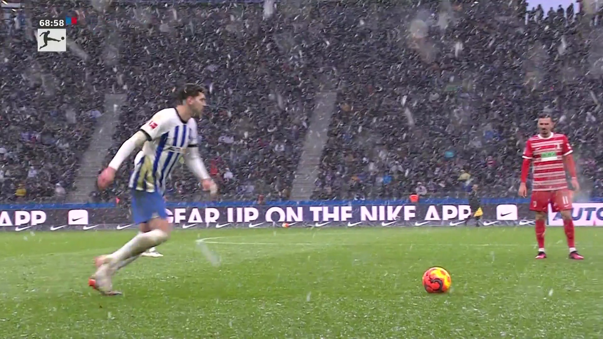 关于奥格斯堡后防失误频频，需提升状态的信息