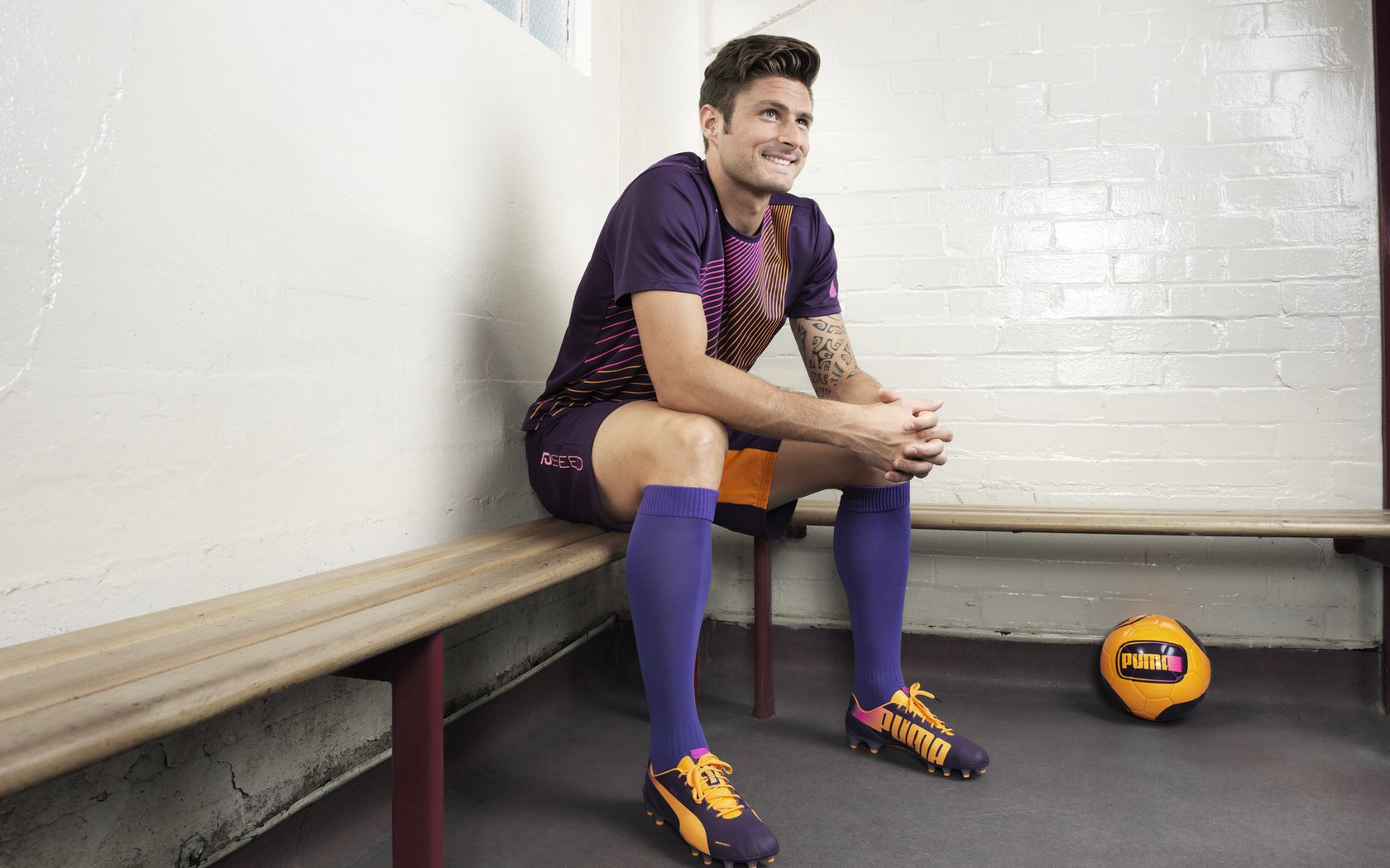 开云体育在线-王皓状态火热，日本队战术革新碾压葡萄牙，亚洲足球新纪元开启